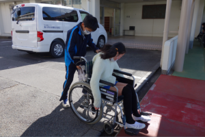 上内田小車いす（外）