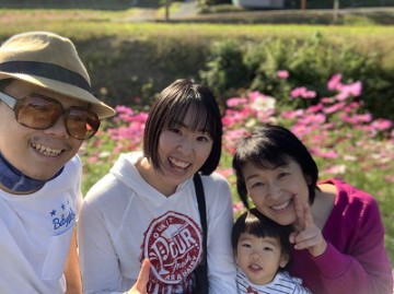 「掛川コスモス街道ほのぼの家族と孫としあわせ」 にくくん